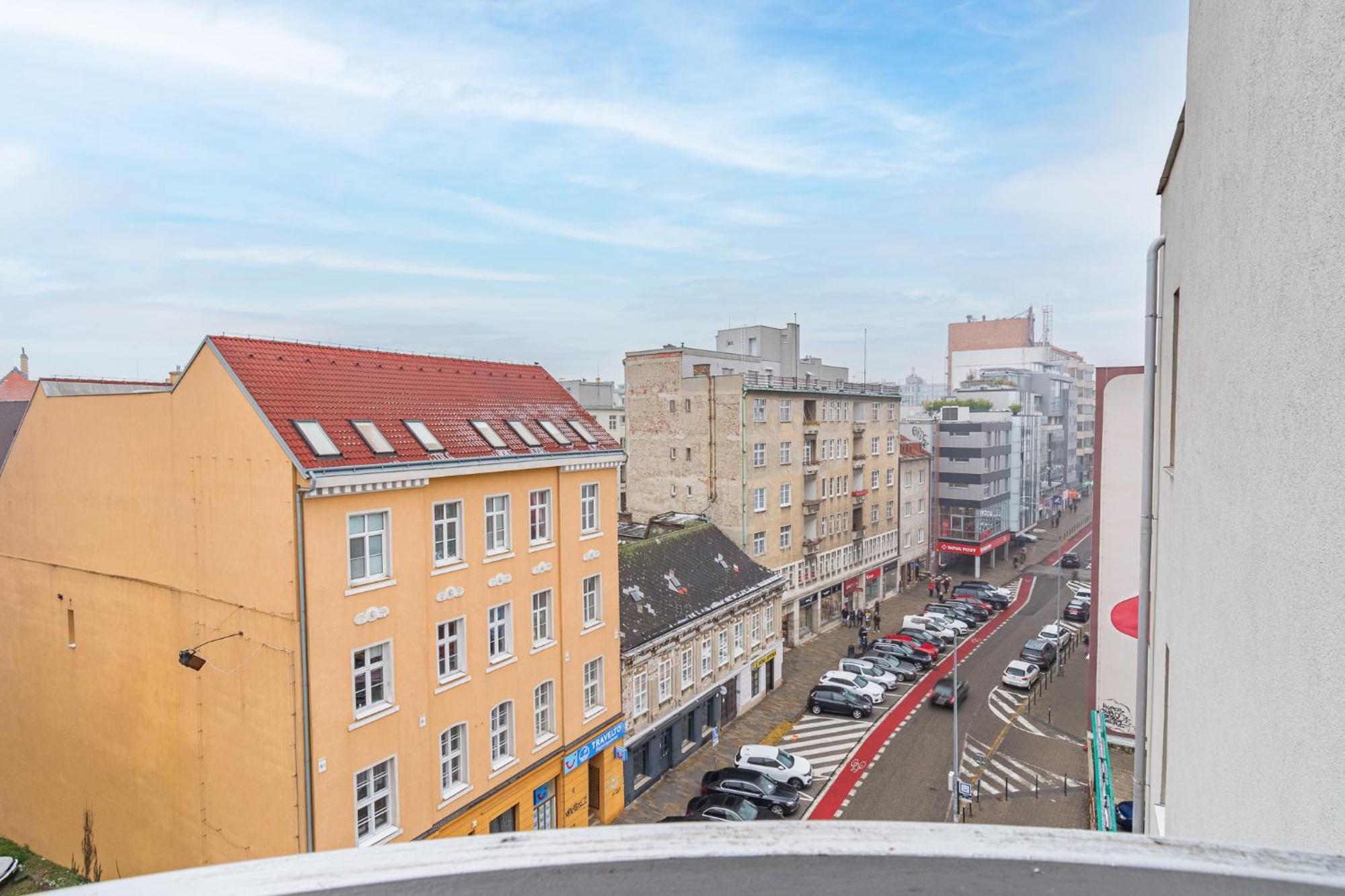 Natural-Style Apartment In The Centre Of Братислава Экстерьер фото
