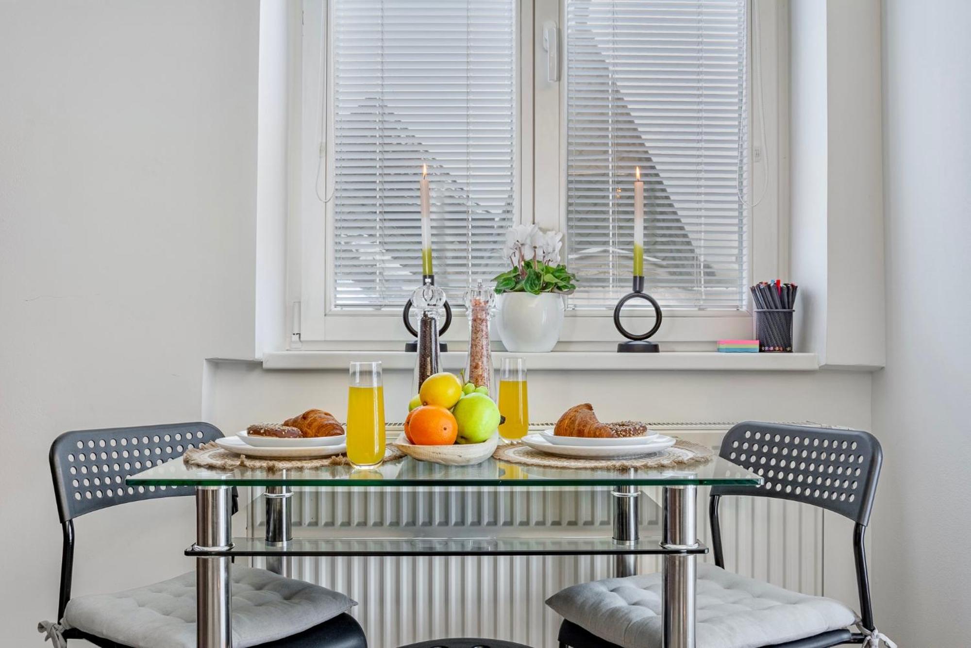 Natural-Style Apartment In The Centre Of Братислава Экстерьер фото