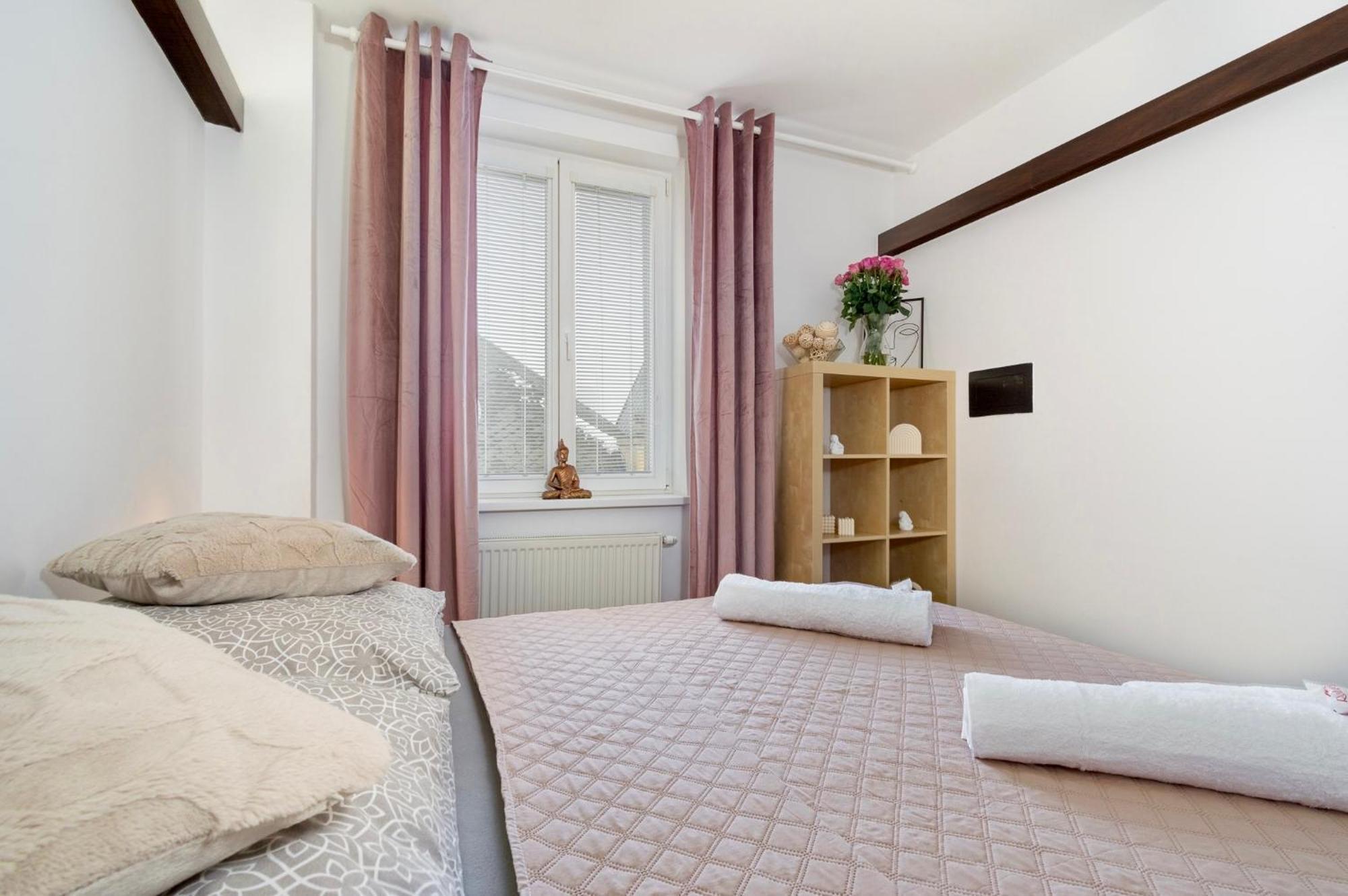 Natural-Style Apartment In The Centre Of Братислава Экстерьер фото