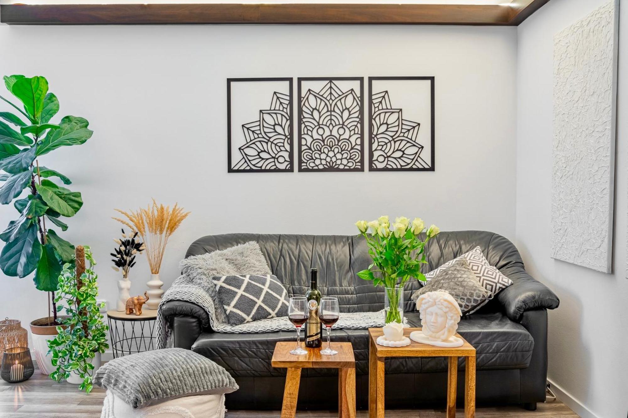 Natural-Style Apartment In The Centre Of Братислава Экстерьер фото